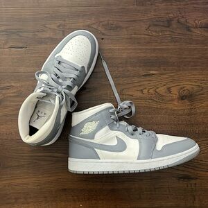 Nike Air Jordan Dunks - women’s 9.5 - Grey/White - Barely worn